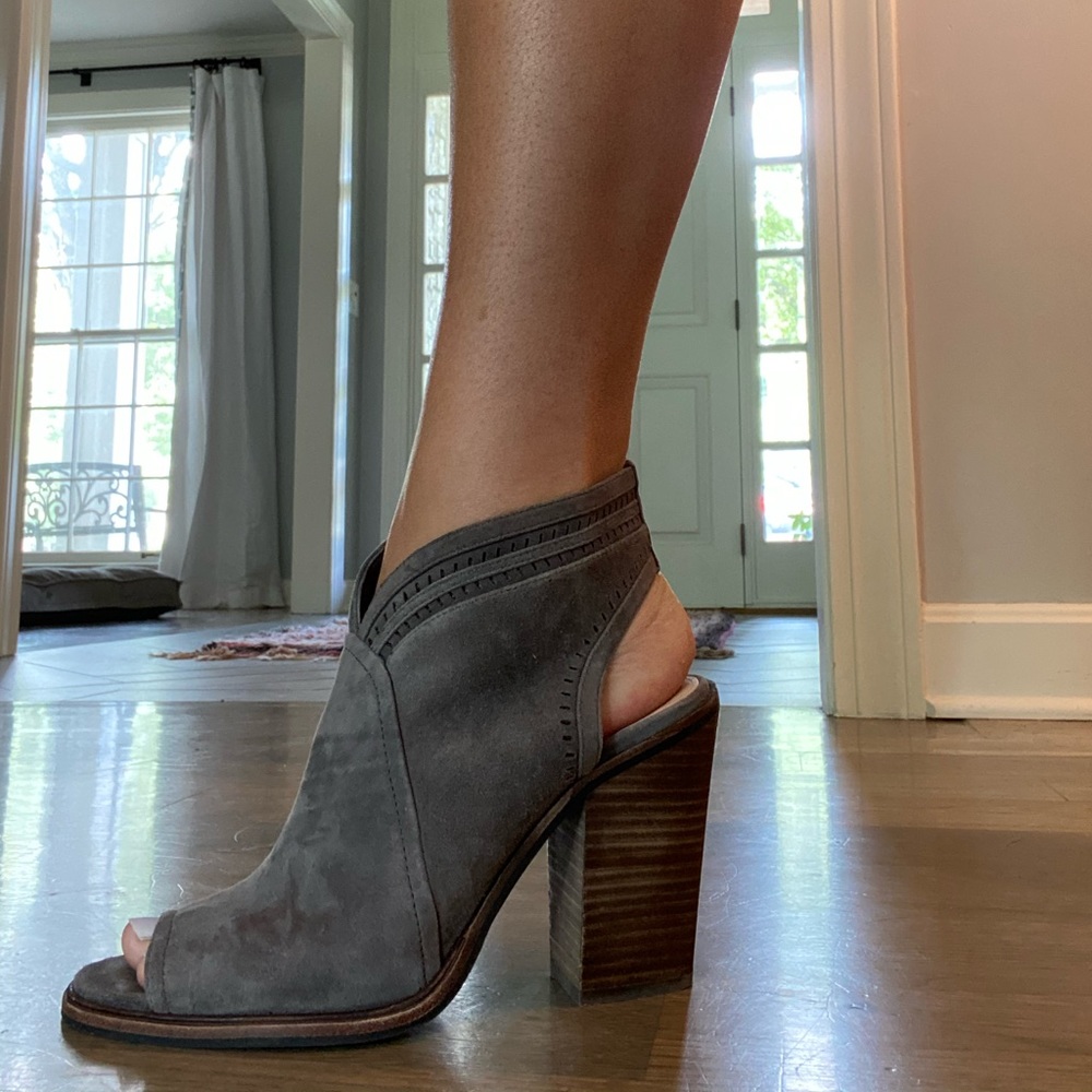 Vince camuto “koral” open toe gray bootie 9